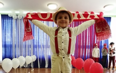 Zdjęcie do Pokaz Mody Patriotycznej w "Mądrych S&oacute;wkach" 