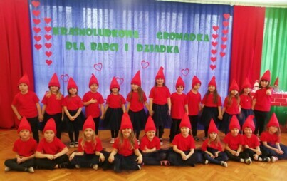 Zdjęcie do "Krasnoludkowa Gromadka dla Babci i Dziadka" - "Puchatki" 2024